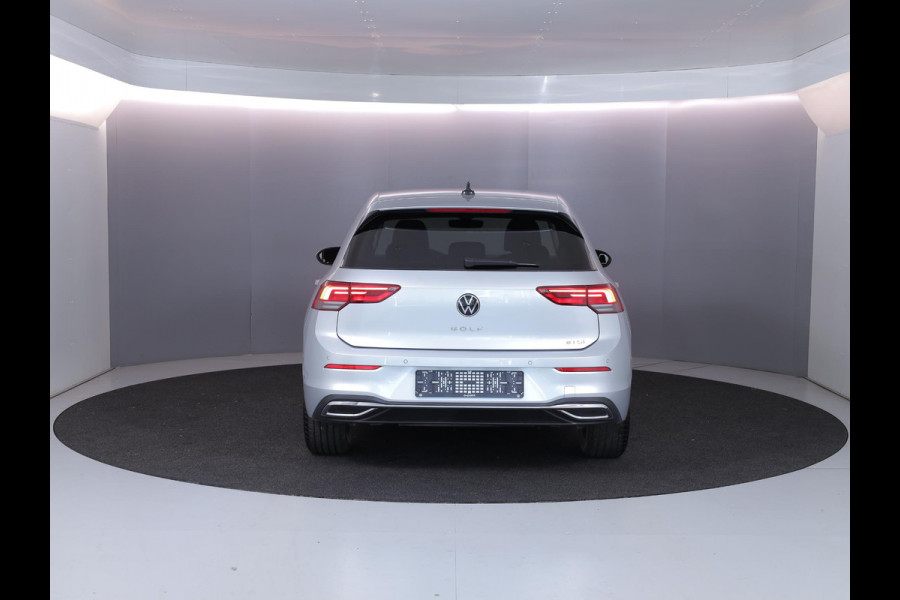 Volkswagen Golf 1.5 eTSI Style 130 PK DSG (Automaat) | Navigatie | Stoel- en stuurverwarming | keyless entry | Parkeer camera | Standkachel |