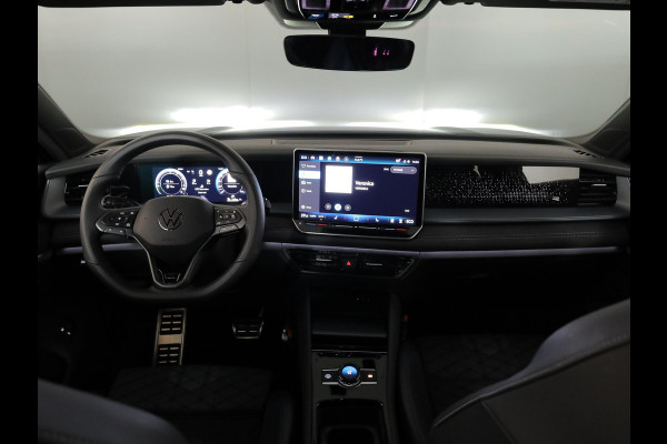 Volkswagen Tayron 1.5 eHybrid R-Line Edition 204 pk Automaat (DSG) | Verlengde garantie | Navigatie | Panoramadak | Trekhaak (wegklapbaar) | Parkeersensoren (Park assist) | Achteruitrijcamera | Stoelverwarming | R-Line |
