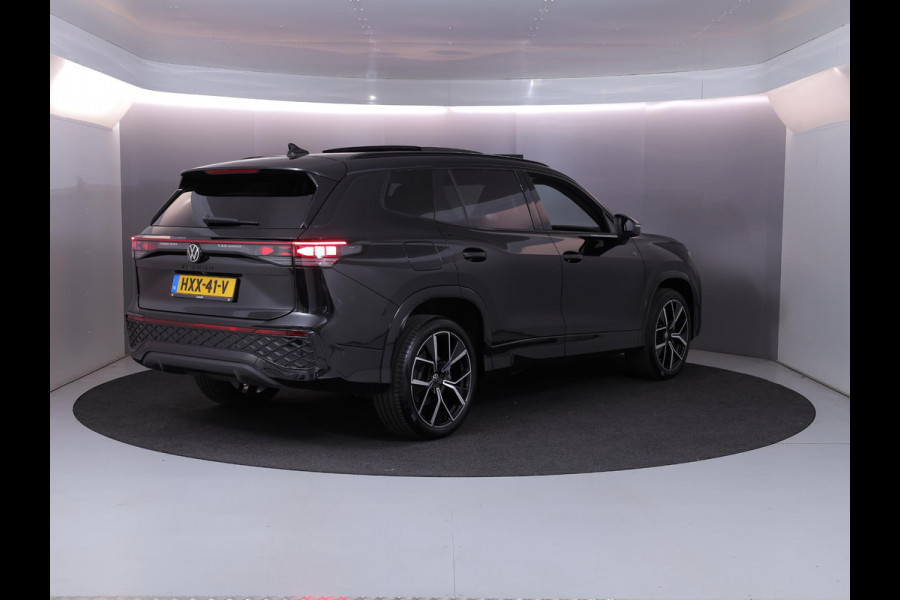 Volkswagen Tayron 1.5 eHybrid R-Line Edition 204 pk Automaat (DSG) | Verlengde garantie | Navigatie | Panoramadak | Trekhaak (wegklapbaar) | Parkeersensoren (Park assist) | Achteruitrijcamera | Stoelverwarming | R-Line |