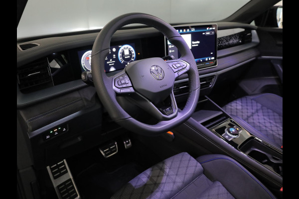 Volkswagen Tayron 1.5 eHybrid R-Line Edition 204 pk Automaat (DSG) | Verlengde garantie | Navigatie | Panoramadak | Trekhaak (wegklapbaar) | Parkeersensoren (Park assist) | Achteruitrijcamera | Stoelverwarming | R-Line |