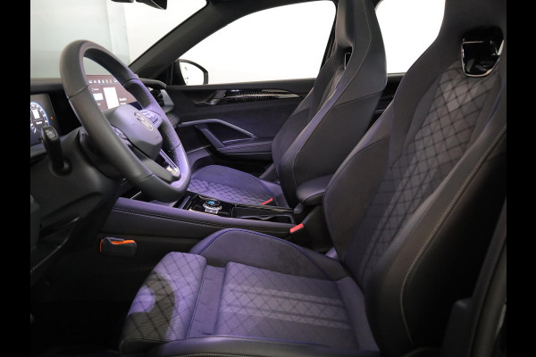 Volkswagen Tayron 1.5 eHybrid R-Line Edition 204 pk Automaat (DSG) | Verlengde garantie | Navigatie | Panoramadak | Trekhaak (wegklapbaar) | Parkeersensoren (Park assist) | Achteruitrijcamera | Stoelverwarming | R-Line |