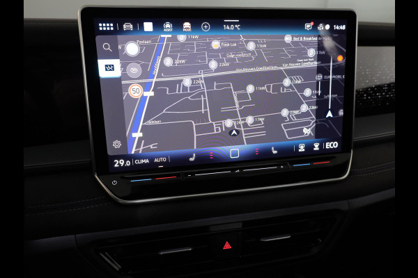 Volkswagen Tayron 1.5 eHybrid R-Line Edition 204 pk Automaat (DSG) | Verlengde garantie | Navigatie | Panoramadak | Trekhaak (wegklapbaar) | Parkeersensoren (Park assist) | Achteruitrijcamera | Stoelverwarming | R-Line |