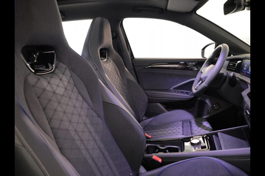 Volkswagen Tayron 1.5 eHybrid R-Line Edition 204 pk Automaat (DSG) | Verlengde garantie | Navigatie | Panoramadak | Trekhaak (wegklapbaar) | Parkeersensoren (Park assist) | Achteruitrijcamera | Stoelverwarming | R-Line |