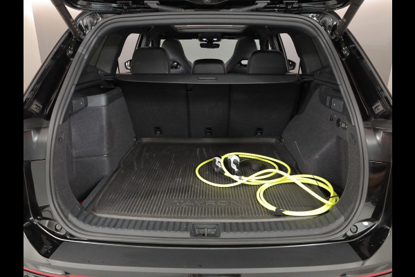 Volkswagen Tayron 1.5 eHybrid R-Line Edition 204 pk Automaat (DSG) | Verlengde garantie | Navigatie | Panoramadak | Trekhaak (wegklapbaar) | Parkeersensoren (Park assist) | Achteruitrijcamera | Stoelverwarming | R-Line |