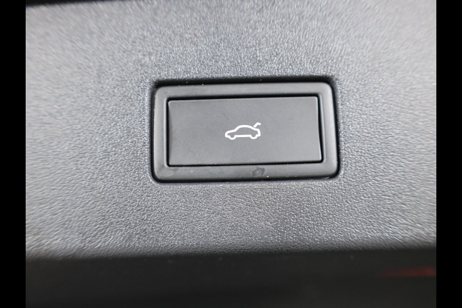 Volkswagen Tayron 1.5 eHybrid R-Line Edition 204 pk Automaat (DSG) | Verlengde garantie | Navigatie | Panoramadak | Trekhaak (wegklapbaar) | Parkeersensoren (Park assist) | Achteruitrijcamera | Stoelverwarming | R-Line |