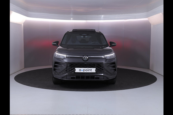 Volkswagen Tayron 1.5 eHybrid R-Line Edition 204 pk Automaat (DSG) | Verlengde garantie | Navigatie | Panoramadak | Trekhaak (wegklapbaar) | Parkeersensoren (Park assist) | Achteruitrijcamera | Stoelverwarming | R-Line |