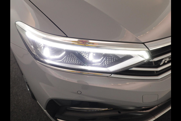 Volkswagen Passat Variant 1.5 TSI R-Line Business + 150pk DSG| Pano-dak| Luxe lederen interieur| Matrix LED