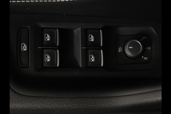 Volkswagen Passat Variant 1.5 TSI R-Line Business + 150pk DSG| Pano-dak| Luxe lederen interieur| Matrix LED