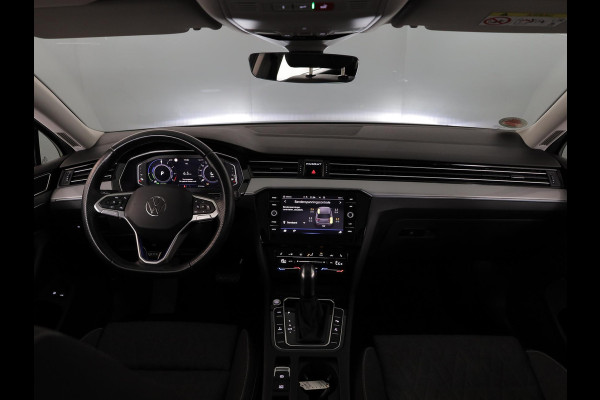Volkswagen Passat Variant 1.4 TSI PHEV GTE Business 218 pk Automaat (DSG) | Navigatie | Panoramadak | Parkeersensoren (Park assist) | Rondomzicht camera | Stoelverwarming v/a |