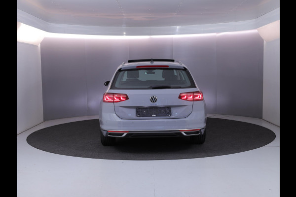 Volkswagen Passat Variant 1.4 TSI PHEV GTE Business 218 pk Automaat (DSG) | Navigatie | Panoramadak | Parkeersensoren (Park assist) | Rondomzicht camera | Stoelverwarming v/a |