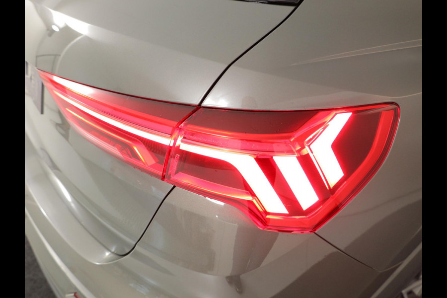 Audi Q3 45 TFSI e S edition 245pk | Parkeercamera | Navigatie| 20 inch Lichtmetalen velgen | 3 spaaks afgevlakt stuurwiel