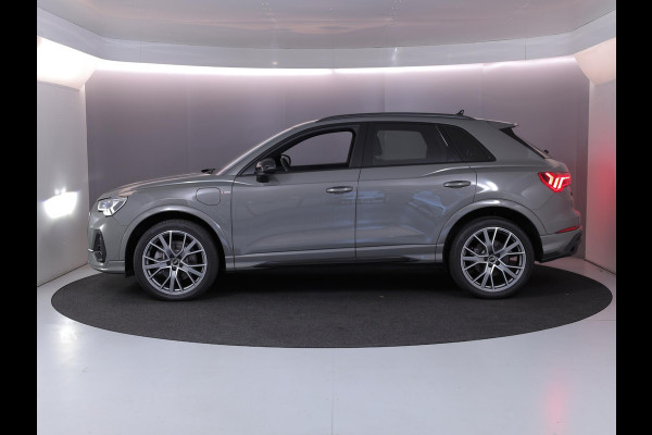 Audi Q3 45 TFSI e S edition 245pk | Parkeercamera | Navigatie| 20 inch Lichtmetalen velgen | 3 spaaks afgevlakt stuurwiel