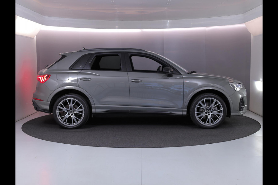 Audi Q3 45 TFSI e S edition 245pk | Parkeercamera | Navigatie| 20 inch Lichtmetalen velgen | 3 spaaks afgevlakt stuurwiel