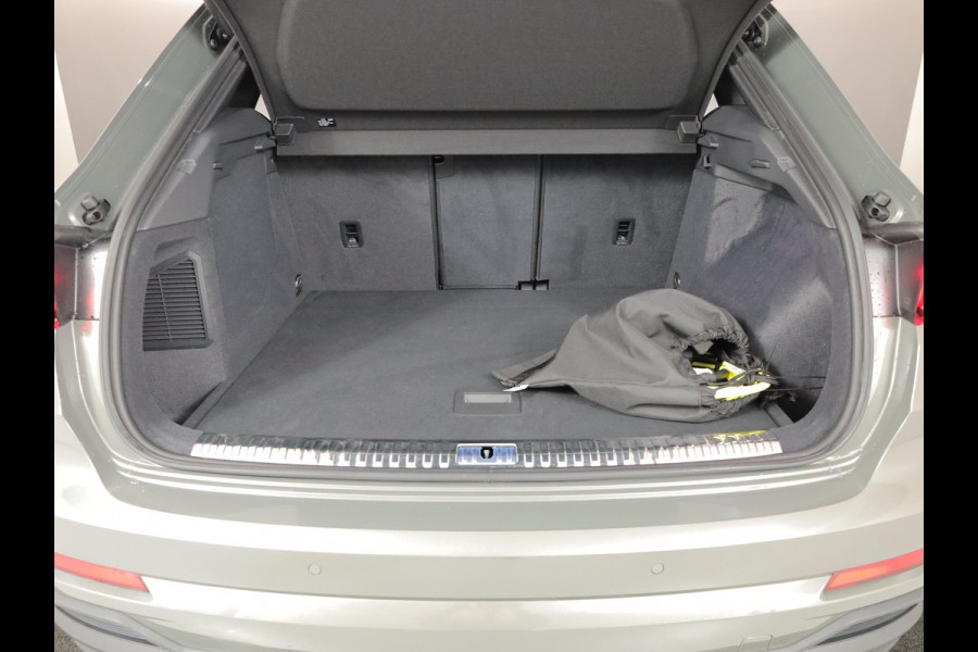 Audi Q3 45 TFSI e S edition 245pk | Parkeercamera | Navigatie| 20 inch Lichtmetalen velgen | 3 spaaks afgevlakt stuurwiel
