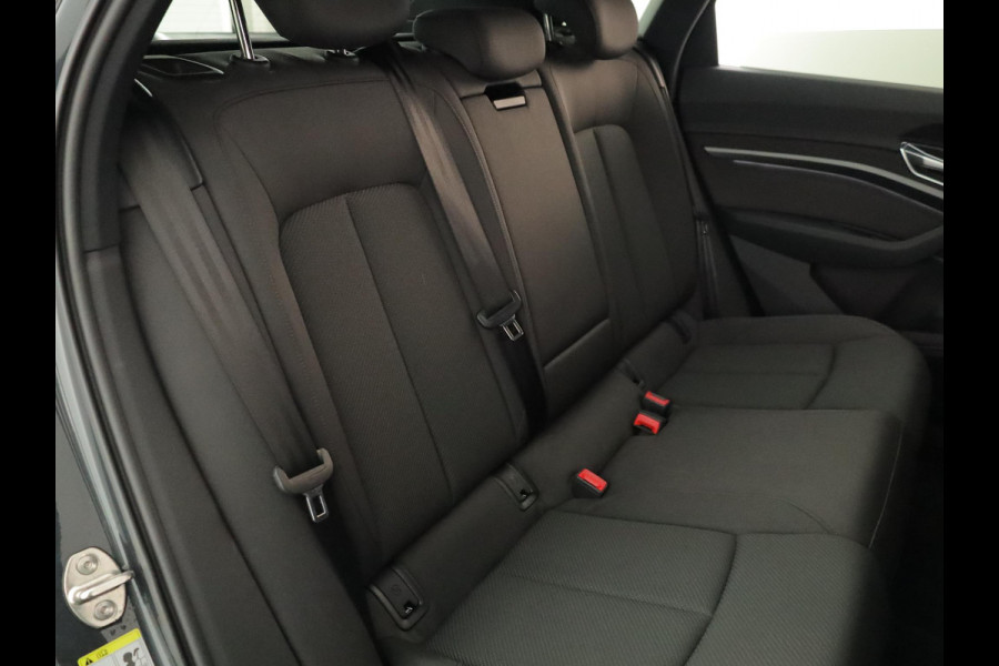 Audi e-tron 55 quattro Business edition 95 kWh 408pk | Elektrische verstelbare voorstoelen | Trekhaak| 21 inch lichtmetalen velgen |