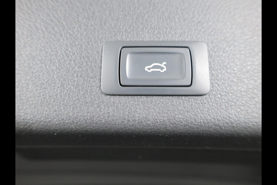 Audi e-tron 55 quattro Business edition 95 kWh 408pk | Elektrische verstelbare voorstoelen | Trekhaak| 21 inch lichtmetalen velgen |