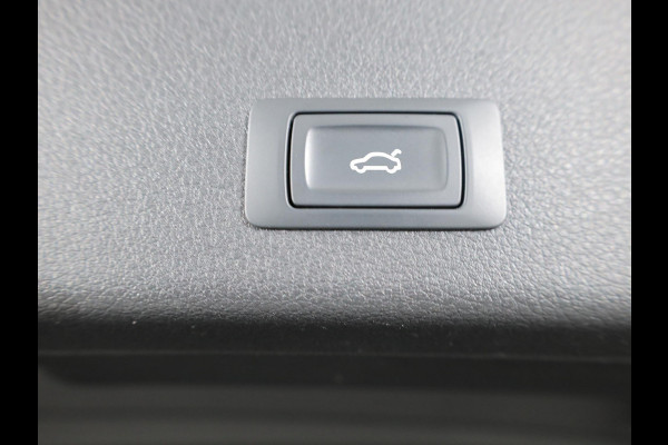 Audi e-tron 55 quattro Business edition 95 kWh 408pk | Elektrische verstelbare voorstoelen | Trekhaak| 21 inch lichtmetalen velgen |