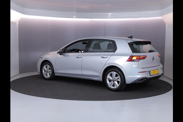 Volkswagen Golf 1.0 eTSI Life 110pk DSG | Camera| Navi| LM-velgen| Park-sensors| Keyless start