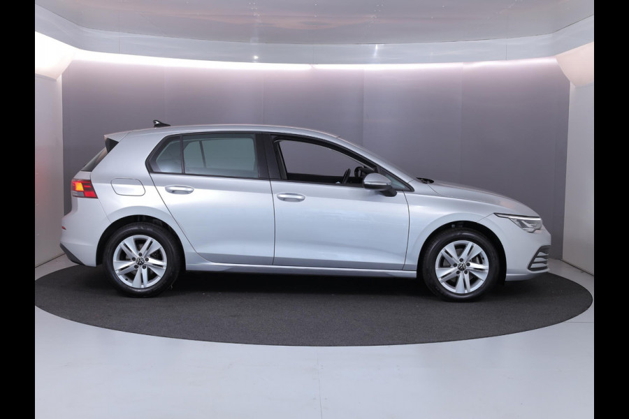 Volkswagen Golf 1.0 eTSI Life 110pk DSG | Camera| Navi| LM-velgen| Park-sensors| Keyless start
