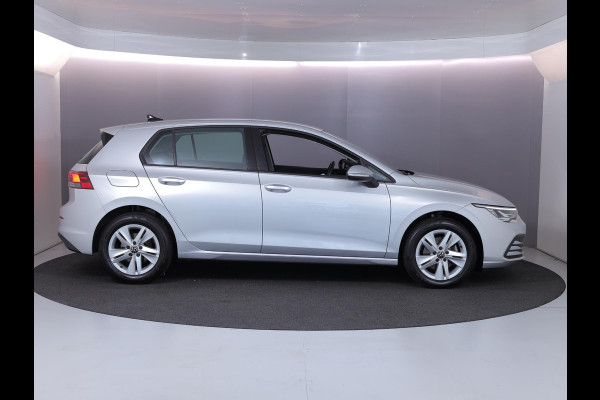 Volkswagen Golf 1.0 eTSI Life 110pk DSG | Camera| Navi| LM-velgen| Park-sensors| Keyless start