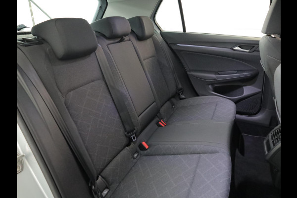Volkswagen Golf 1.0 eTSI Life 110pk DSG | Camera| Navi| LM-velgen| Park-sensors| Keyless start