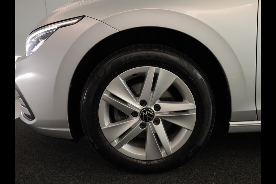 Volkswagen Golf 1.0 eTSI Life 110pk DSG | Camera| Navi| LM-velgen| Park-sensors| Keyless start