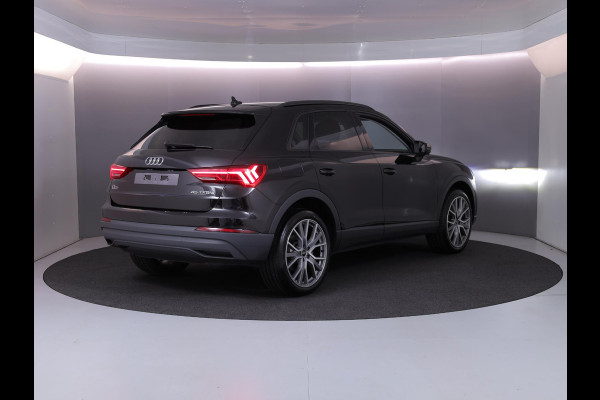 Audi Q3 45 TFSI e Business Edition 245 pk S-tronic | SOH 92% | Navigatie | Parkeersensoren | Stoelverwarming | Lichtmetalen velgen 20" | Elektr. achterklep |