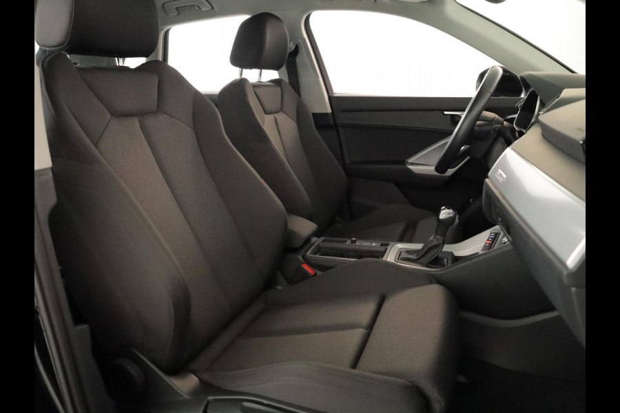 Audi Q3 45 TFSI e Business Edition 245 pk S-tronic | SOH 92% | Navigatie | Parkeersensoren | Stoelverwarming | Lichtmetalen velgen 20" | Elektr. achterklep |