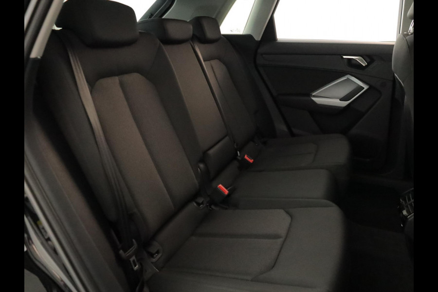 Audi Q3 45 TFSI e Business Edition 245 pk S-tronic | SOH 92% | Navigatie | Parkeersensoren | Stoelverwarming | Lichtmetalen velgen 20" | Elektr. achterklep |