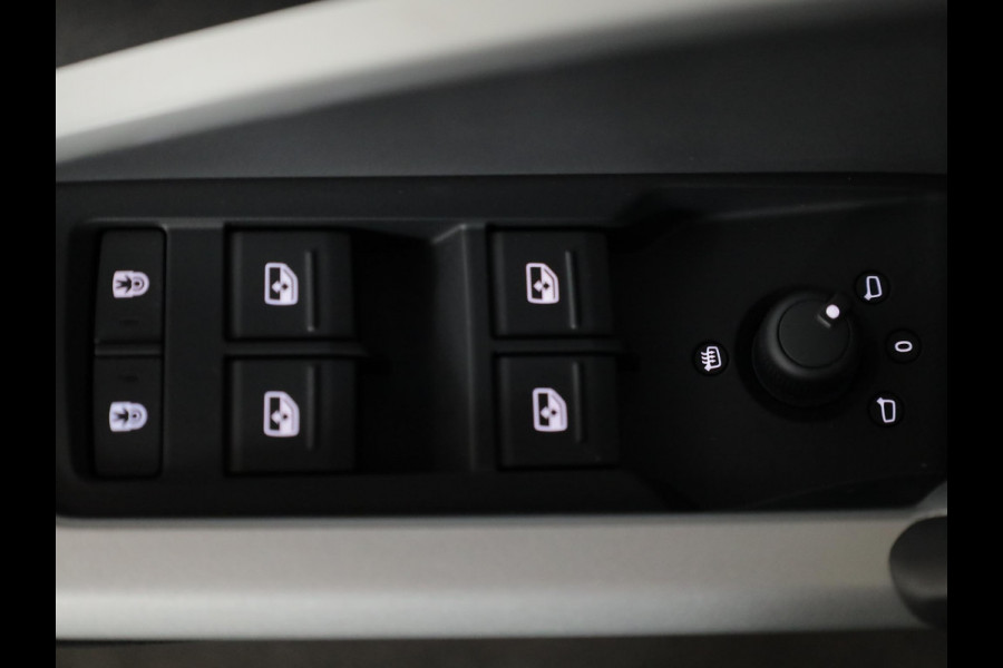 Audi Q3 45 TFSI e Business Edition 245 pk S-tronic | SOH 92% | Navigatie | Parkeersensoren | Stoelverwarming | Lichtmetalen velgen 20" | Elektr. achterklep |