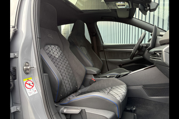 Volkswagen Golf 1.5 eTSI R-Line Edition | Panodak | IQ Light | Trekhaak wegkl. | Harman/Kardon | Head Up | Prijs Rijklaar!!