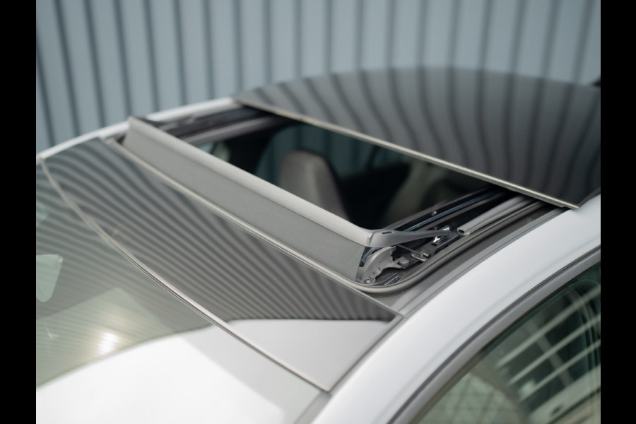 Volkswagen Golf 1.5 eTSI R-Line Edition | Panodak | IQ Light | Trekhaak wegkl. | Harman/Kardon | Head Up | Prijs Rijklaar!!