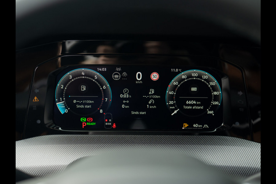 Volkswagen Golf 1.5 eTSI R-Line Edition | Panodak | IQ Light | Trekhaak wegkl. | Harman/Kardon | Head Up | Prijs Rijklaar!!