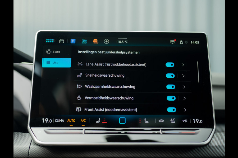 Volkswagen Golf 1.5 eTSI R-Line Edition | Panodak | IQ Light | Trekhaak wegkl. | Harman/Kardon | Head Up | Prijs Rijklaar!!