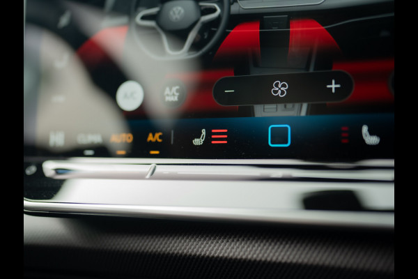 Volkswagen Golf 1.5 eTSI R-Line Edition | Panodak | IQ Light | Trekhaak wegkl. | Harman/Kardon | Head Up | Prijs Rijklaar!!