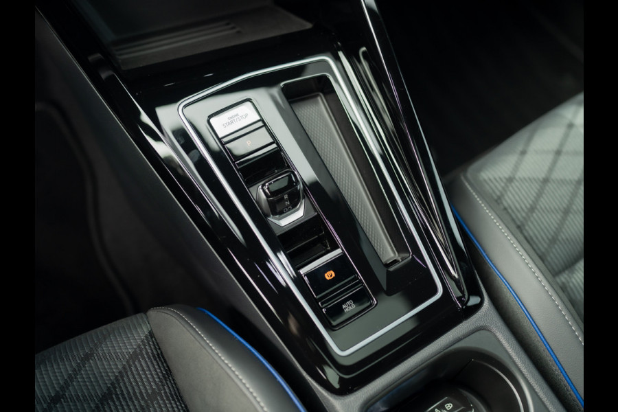 Volkswagen Golf 1.5 eTSI R-Line Edition | Panodak | IQ Light | Trekhaak wegkl. | Harman/Kardon | Head Up | Prijs Rijklaar!!