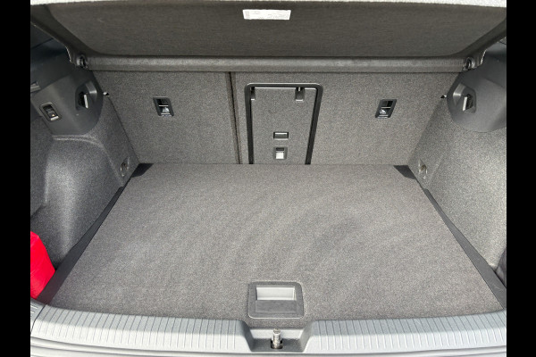 Volkswagen Golf 1.5 eTSI R-Line Edition | Panodak | IQ Light | Trekhaak wegkl. | Harman/Kardon | Head Up | Prijs Rijklaar!!