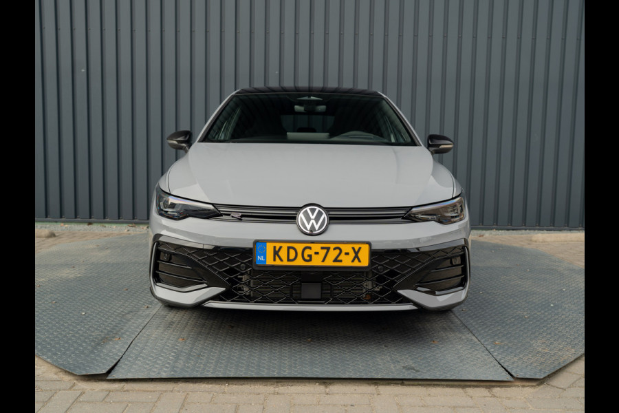 Volkswagen Golf 1.5 eTSI R-Line Edition | Panodak | IQ Light | Trekhaak wegkl. | Harman/Kardon | Head Up | Prijs Rijklaar!!