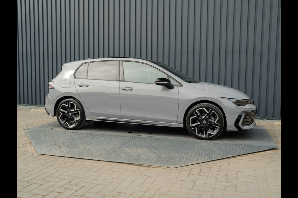 Volkswagen Golf 1.5 eTSI R-Line Edition | Panodak | IQ Light | Trekhaak wegkl. | Harman/Kardon | Head Up | Prijs Rijklaar!!