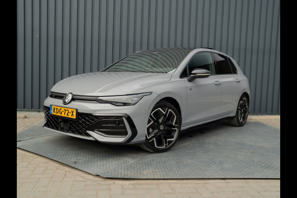 Volkswagen Golf 1.5 eTSI R-Line Edition | Panodak | IQ Light | Trekhaak wegkl. | Harman/Kardon | Head Up | Prijs Rijklaar!!