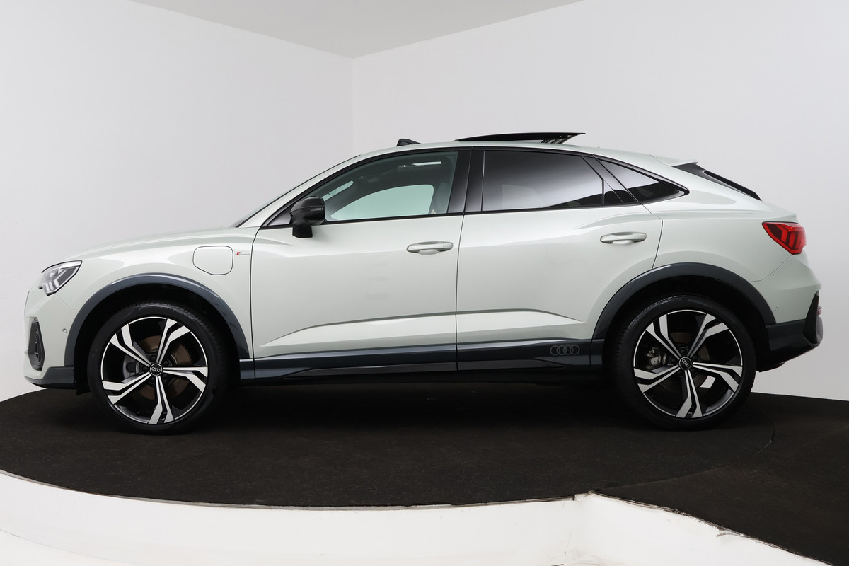 Audi Q3 Sportback 45 TFSI e S Edition (PANORAMADAK, TREKHAAK, LANE-ASSIST, CAMERA, STOELVERWARMING, ELEKTR STOELEN)