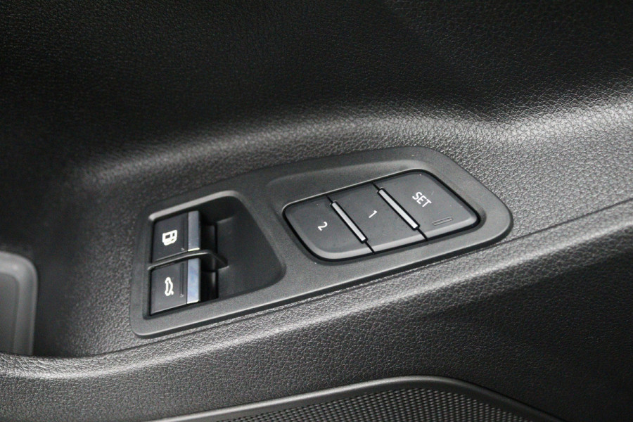 Audi Q3 Sportback 45 TFSI e S Edition (PANORAMADAK, TREKHAAK, LANE-ASSIST, CAMERA, STOELVERWARMING, ELEKTR STOELEN)
