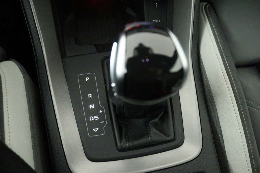 Audi Q3 Sportback 45 TFSI e S Edition (PANORAMADAK, TREKHAAK, LANE-ASSIST, CAMERA, STOELVERWARMING, ELEKTR STOELEN)