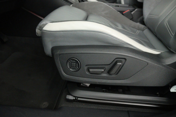 Audi Q3 Sportback 45 TFSI e S Edition (PANORAMADAK, TREKHAAK, LANE-ASSIST, CAMERA, STOELVERWARMING, ELEKTR STOELEN)