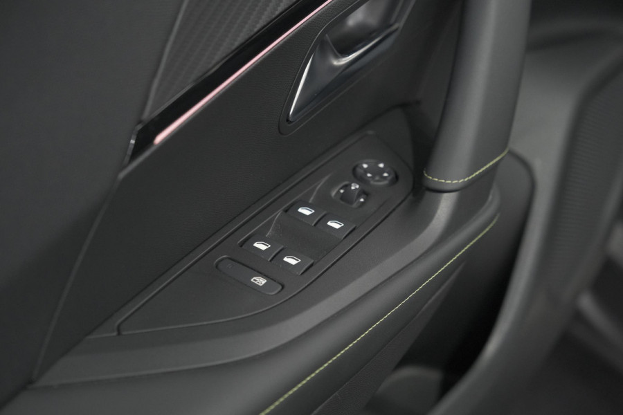 Peugeot 2008 PureTech 130 EAT8 GT | Camera | Dodehoekdetectie | Apple Carplay | Pack Winter