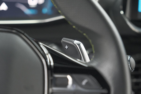 Peugeot 2008 PureTech 130 EAT8 GT | Camera | Dodehoekdetectie | Apple Carplay | Pack Winter