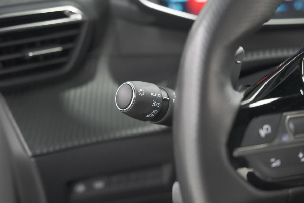 Peugeot 2008 PureTech 130 EAT8 GT | Camera | Dodehoekdetectie | Apple Carplay | Pack Winter