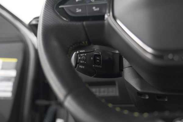 Peugeot 2008 PureTech 130 EAT8 GT | Camera | Dodehoekdetectie | Apple Carplay | Pack Winter