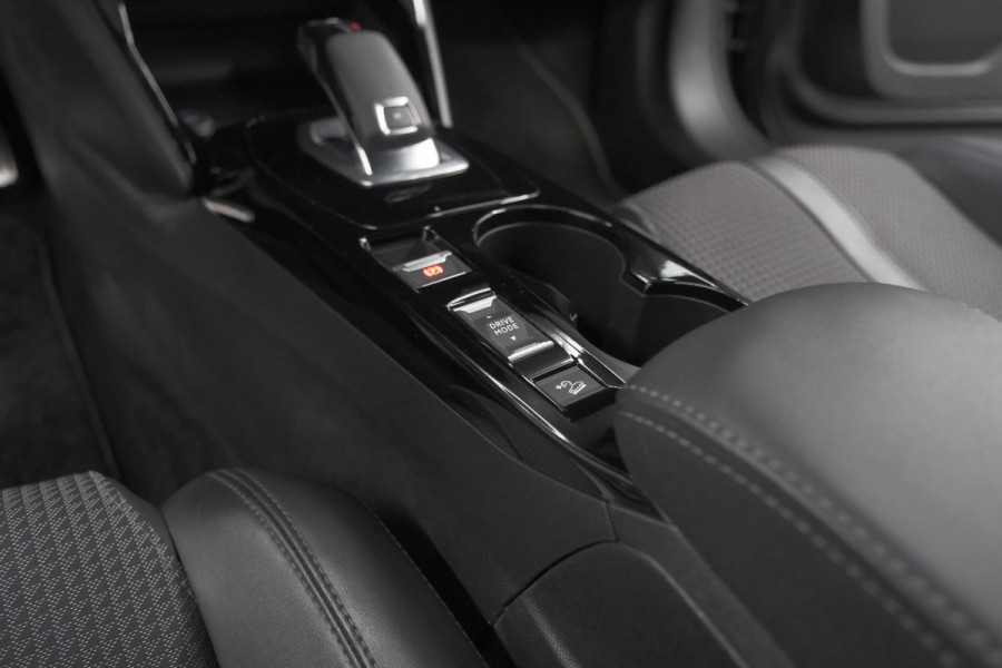 Peugeot 2008 PureTech 130 EAT8 GT | Camera | Dodehoekdetectie | Apple Carplay | Pack Winter