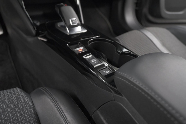 Peugeot 2008 PureTech 130 EAT8 GT | Camera | Dodehoekdetectie | Apple Carplay | Pack Winter